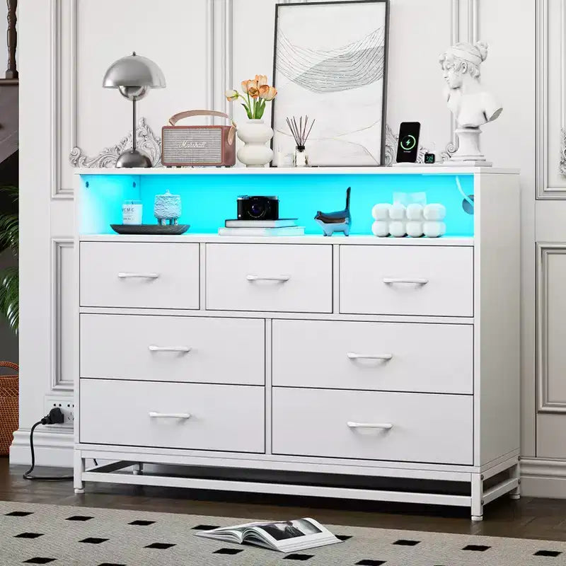 Cassettiera per Camera da Letto con Luci LED, Cassettiera a 7 Cassetti con Stazione di Ricarica, Cassettiera in Legno per Ingresso, Armadio, Soggiorno, Corridoio
