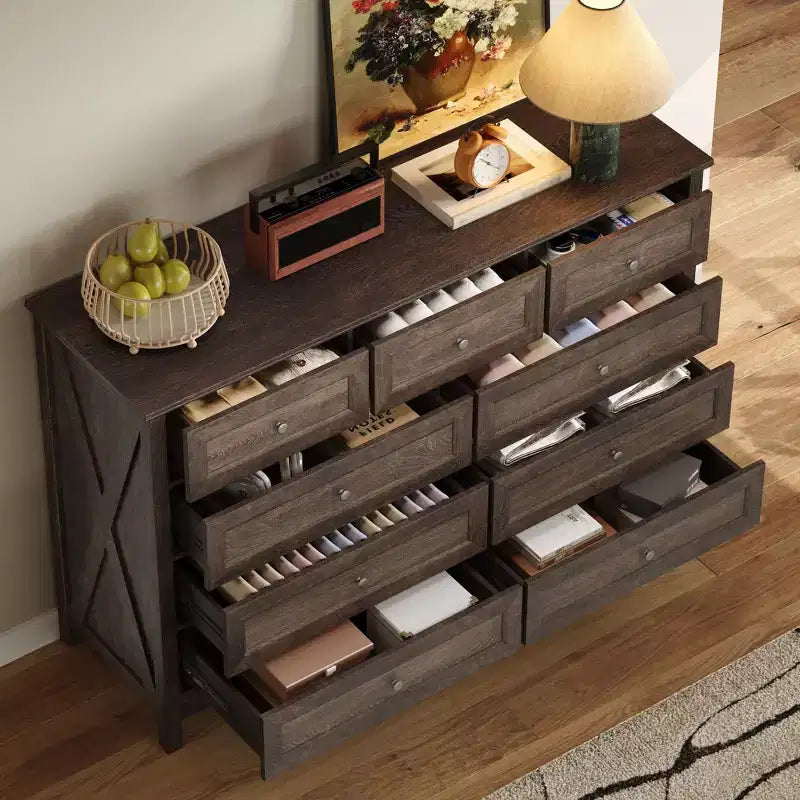 Cassettiera moderna Okak a 9 cassetti in stile rustico con maniglie argentate, comò minimalista in legno, cassettiera per camera da letto, ingresso